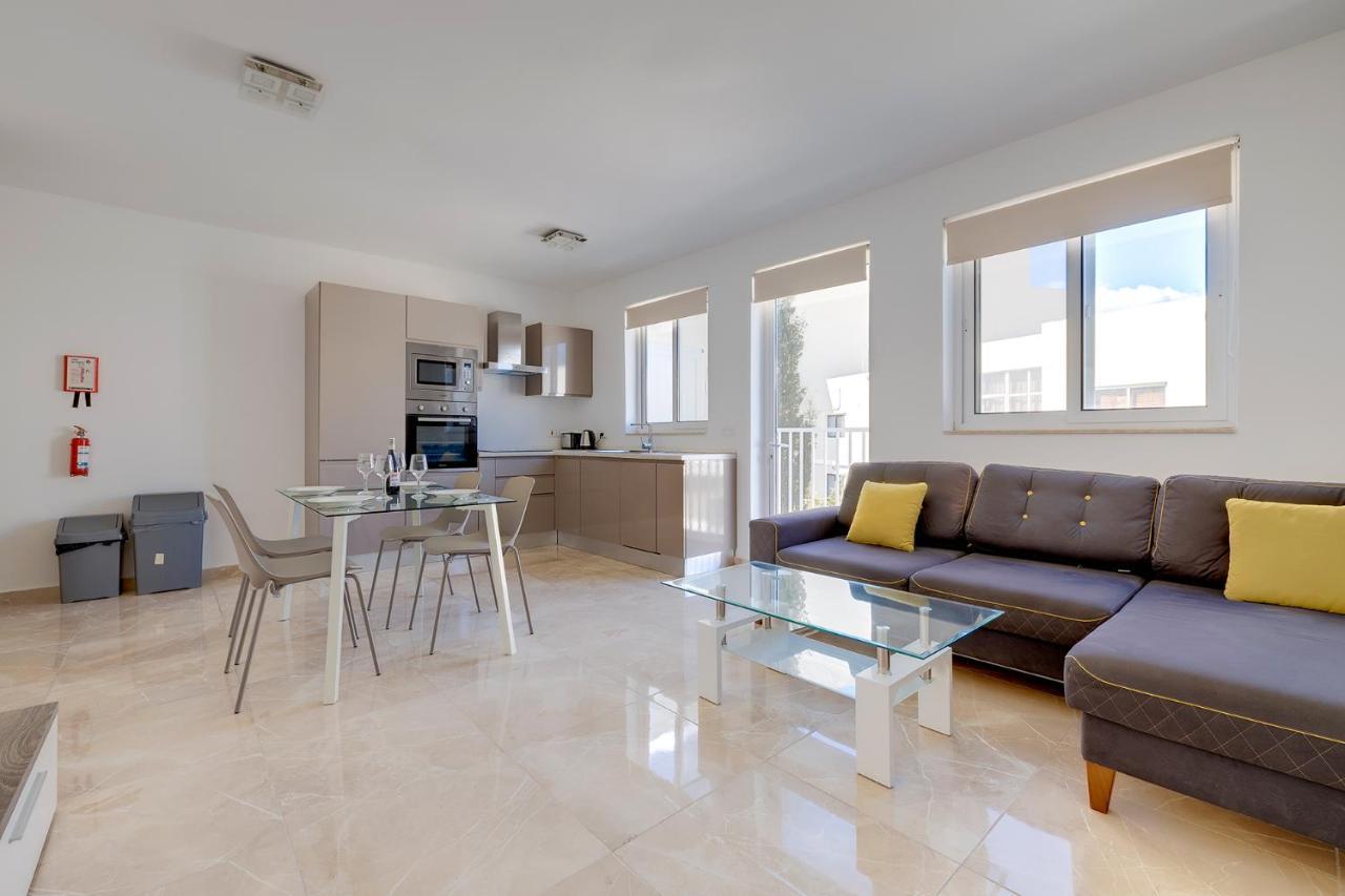 Deluxe Apartment Steps To St George'S Bay St. Julian's Exteriör bild